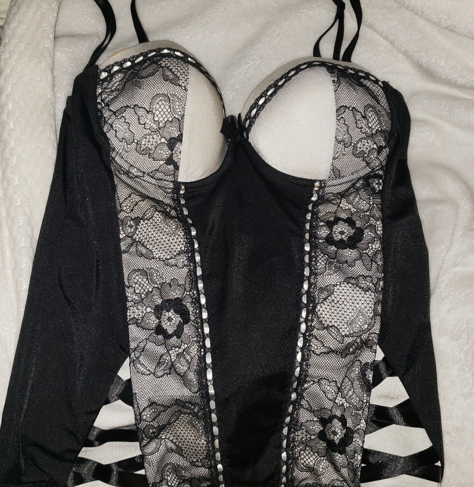 Black and white lace corset style top size Large
